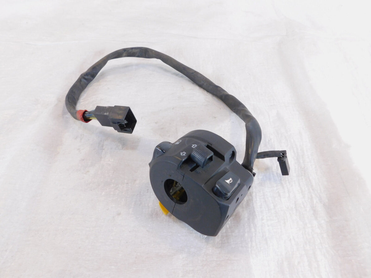 Suzuki GW250 Inazuma 250 L3 L4 L5 L7 Front Left Handlebar Indicator Switches