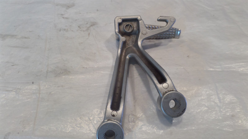 2003 2004 Suzuki GSXR1000 GSXR 1000 Left Rear Passenger Footpeg Footrest Bracket