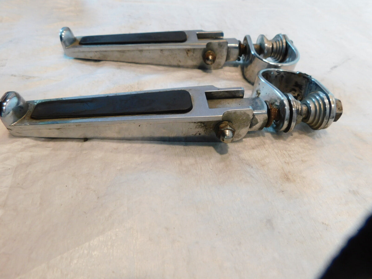 Harley Electra Glide Street Glide Road King Highway Footrest Pegs & Mount Clamps