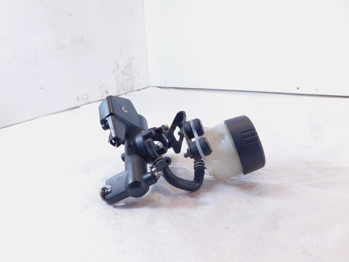 2006-2013 BMW F800S & F800ST Front Wheel Brake Master Cylinder & Expansion Tank - C3 Cycle