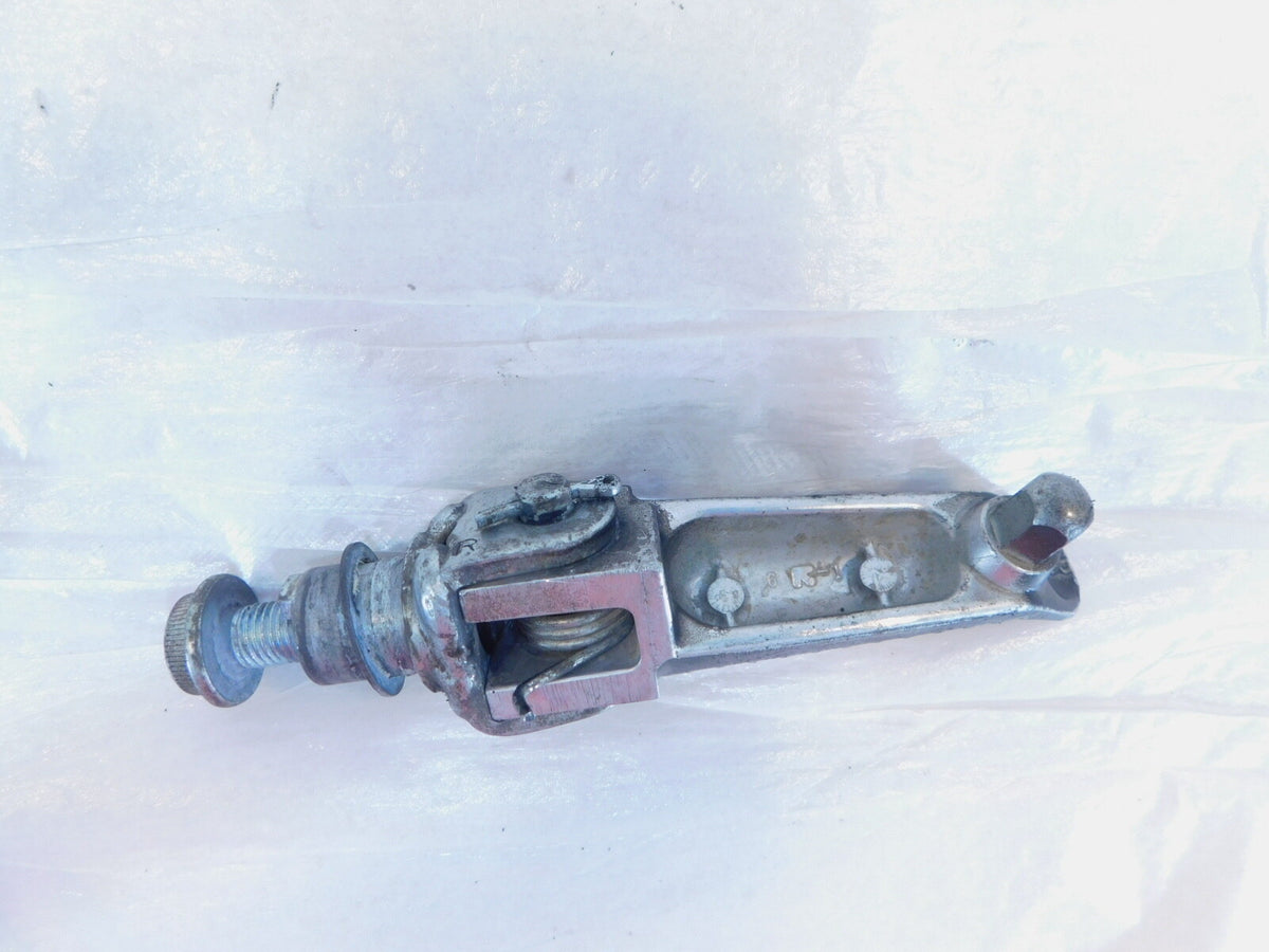 Suzuki GSXR600 GSXR750 GSXR1000 Right Foot Rest Peg Footrest Footpeg & Mount - C3 Cycle