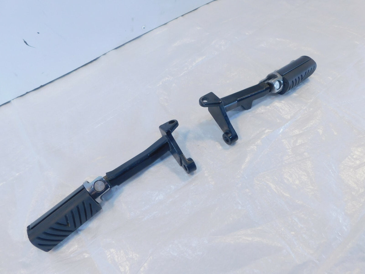 Victory V92 Cruiser Rear Passenger Left Right Footrest Footpegs & Mount Brackets - C3 Cycle