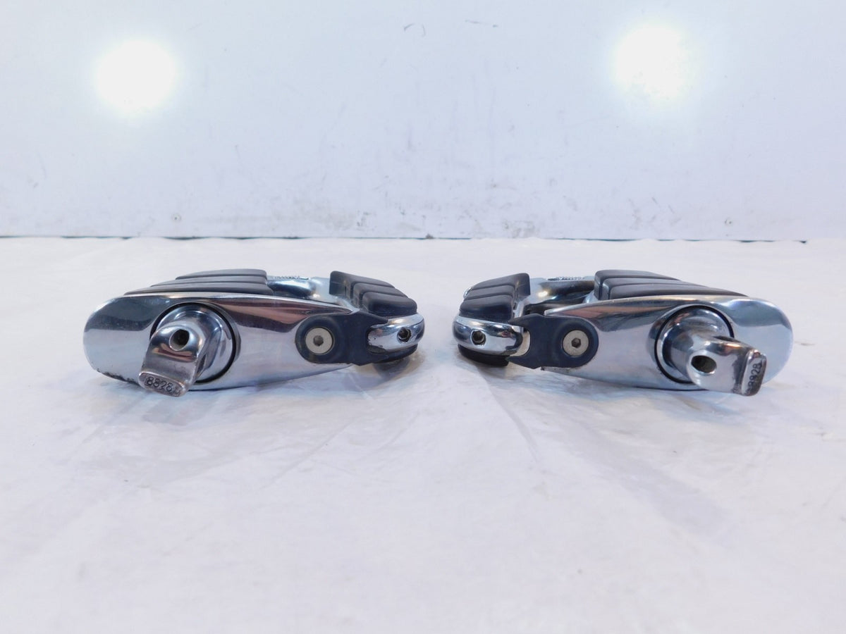 Pair 2006-2007 Victory Kingpin & Vegas Kuryakyn Swingwing Foot Peg Footrests - C3 Cycle