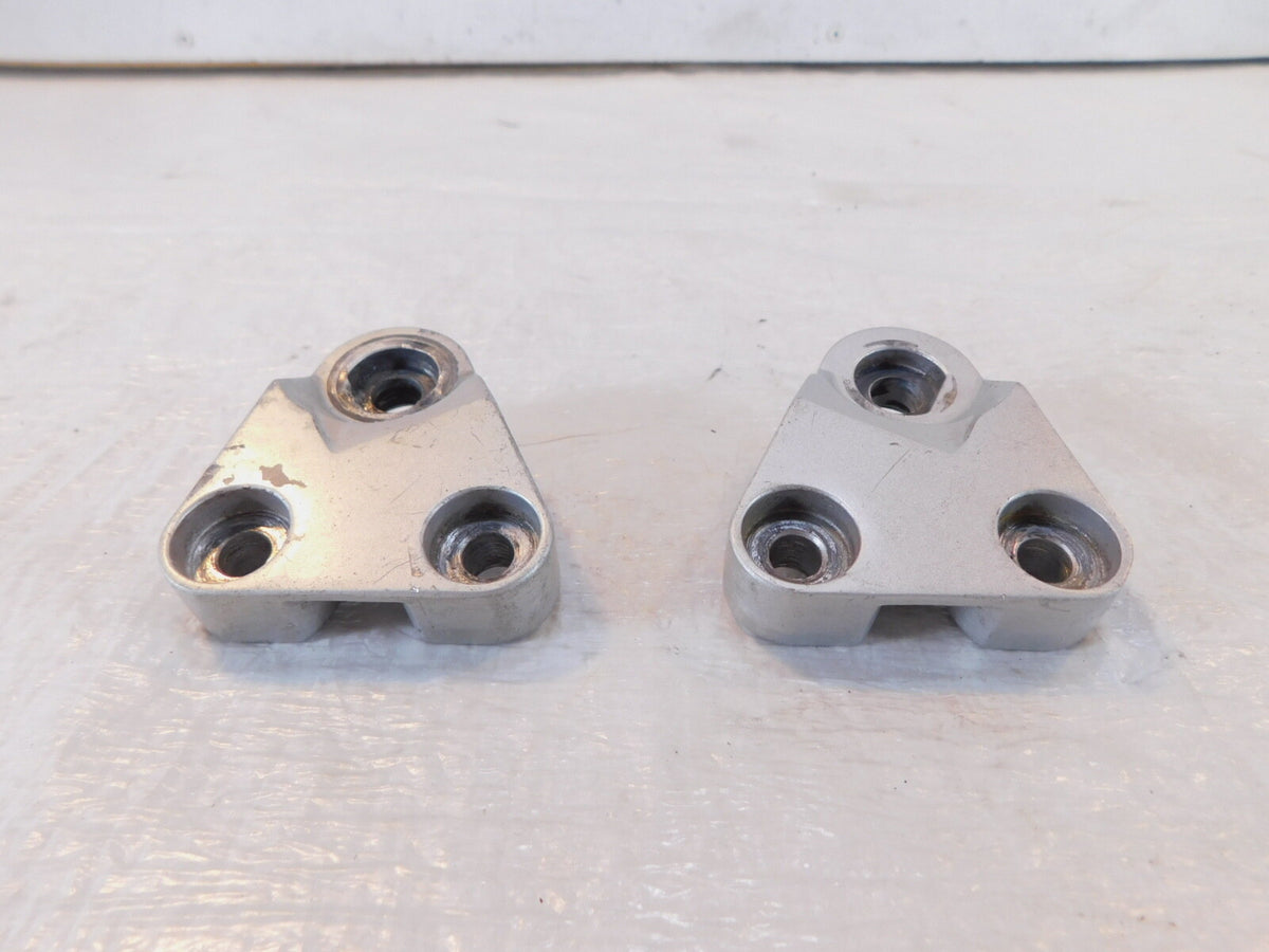 Yamaha FZR600R Front Left & Right Footrest Footpeg Foot Peg Bar Mount BRackets