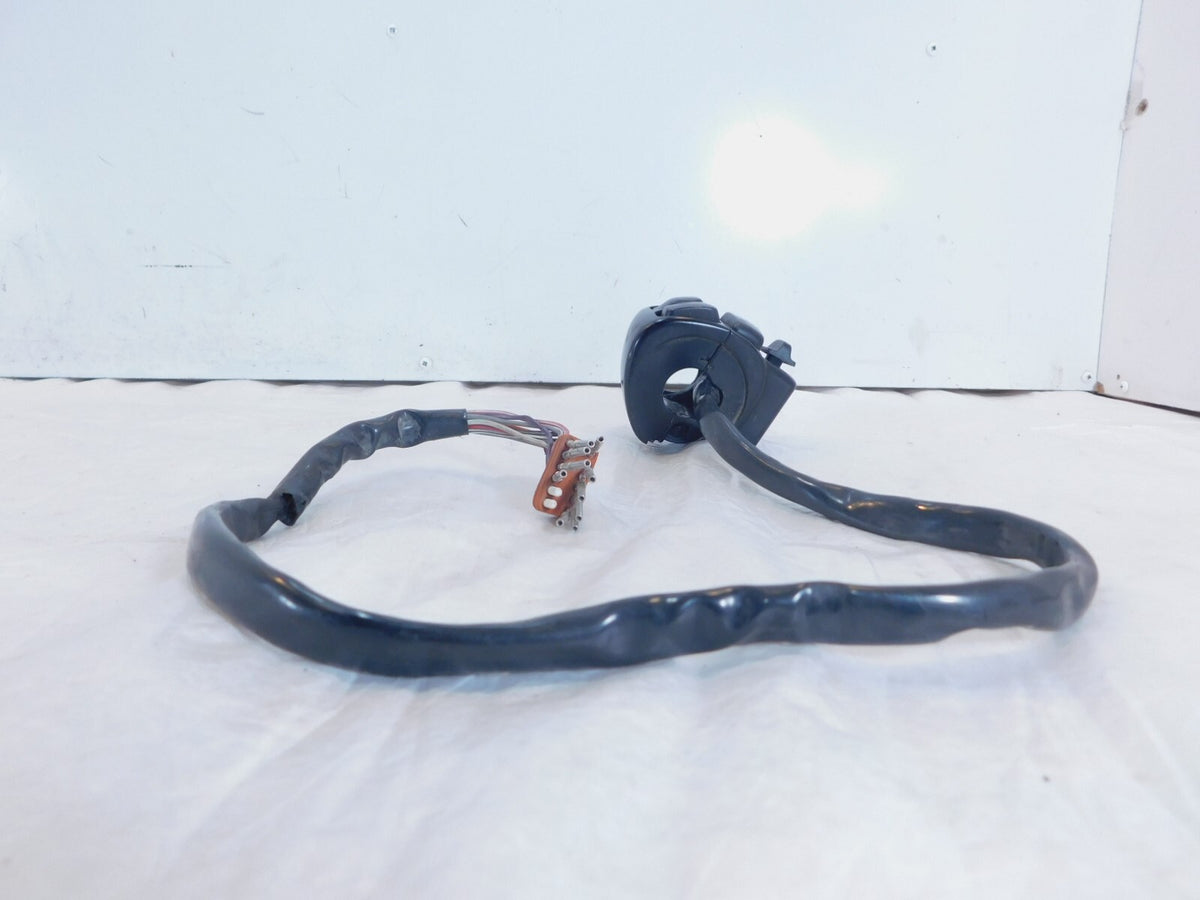 Harley Electra Glide Right Handlebar Engine Stop Start Kill Switches w/ Radio