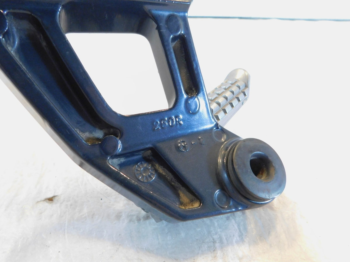 Kawasaki Ninja ZX600 ZX600-E ZZR600 Rear Right Passenger Footpeg & Mount Bracket - C3 Cycle