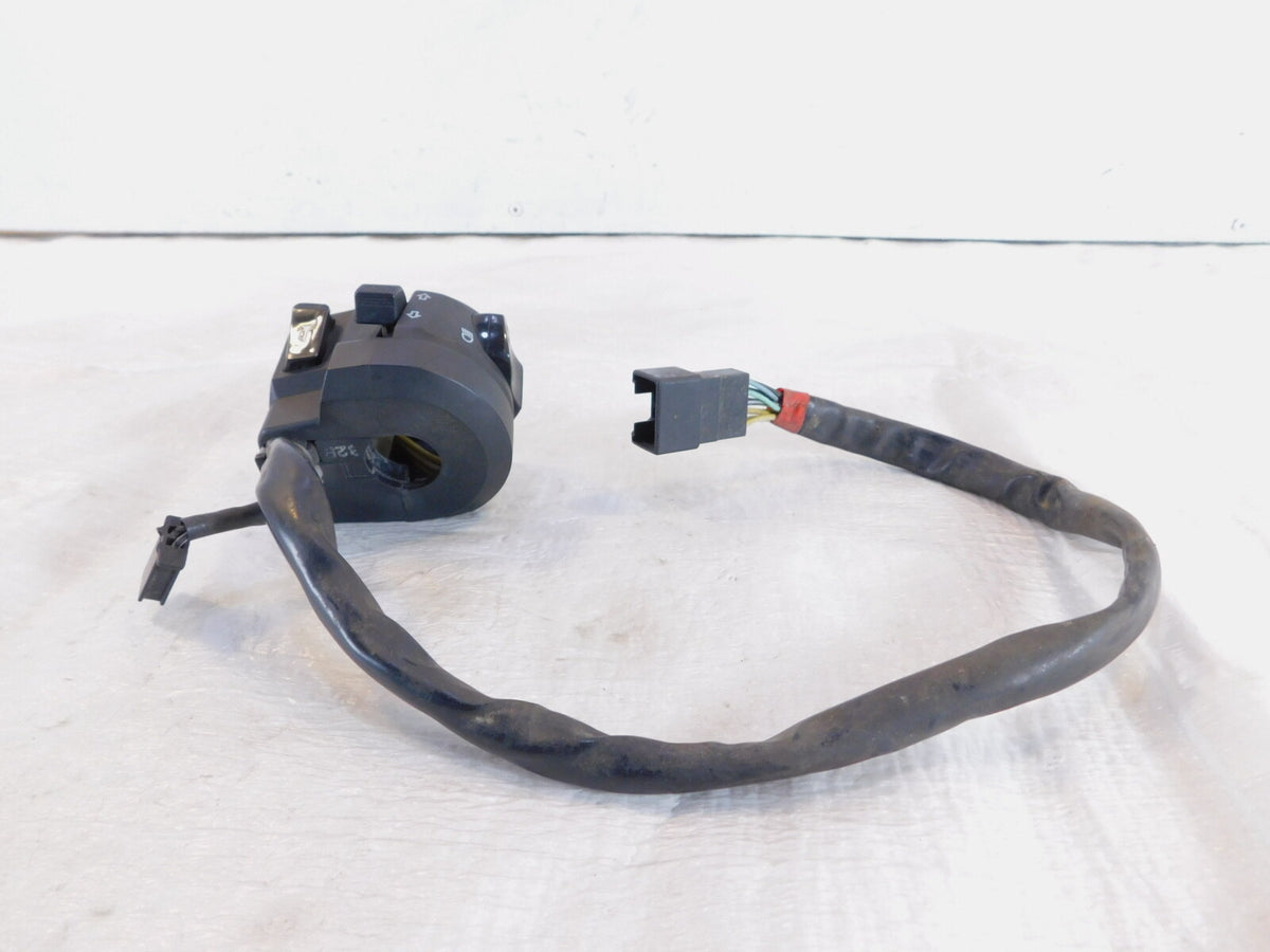 Suzuki GW250 Inazuma 250 L3 L4 L5 L7 Front Left Handlebar Indicator Switches