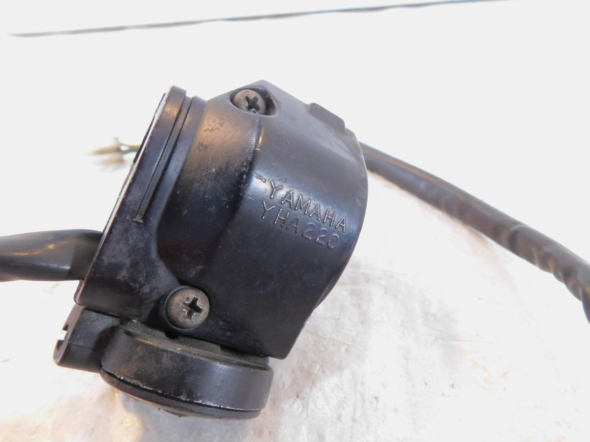 1982 82 Yamaha XJ750 Maxim 750 Left Handlebar Horn/Turn Signal Switch Buttons - C3 Cycle