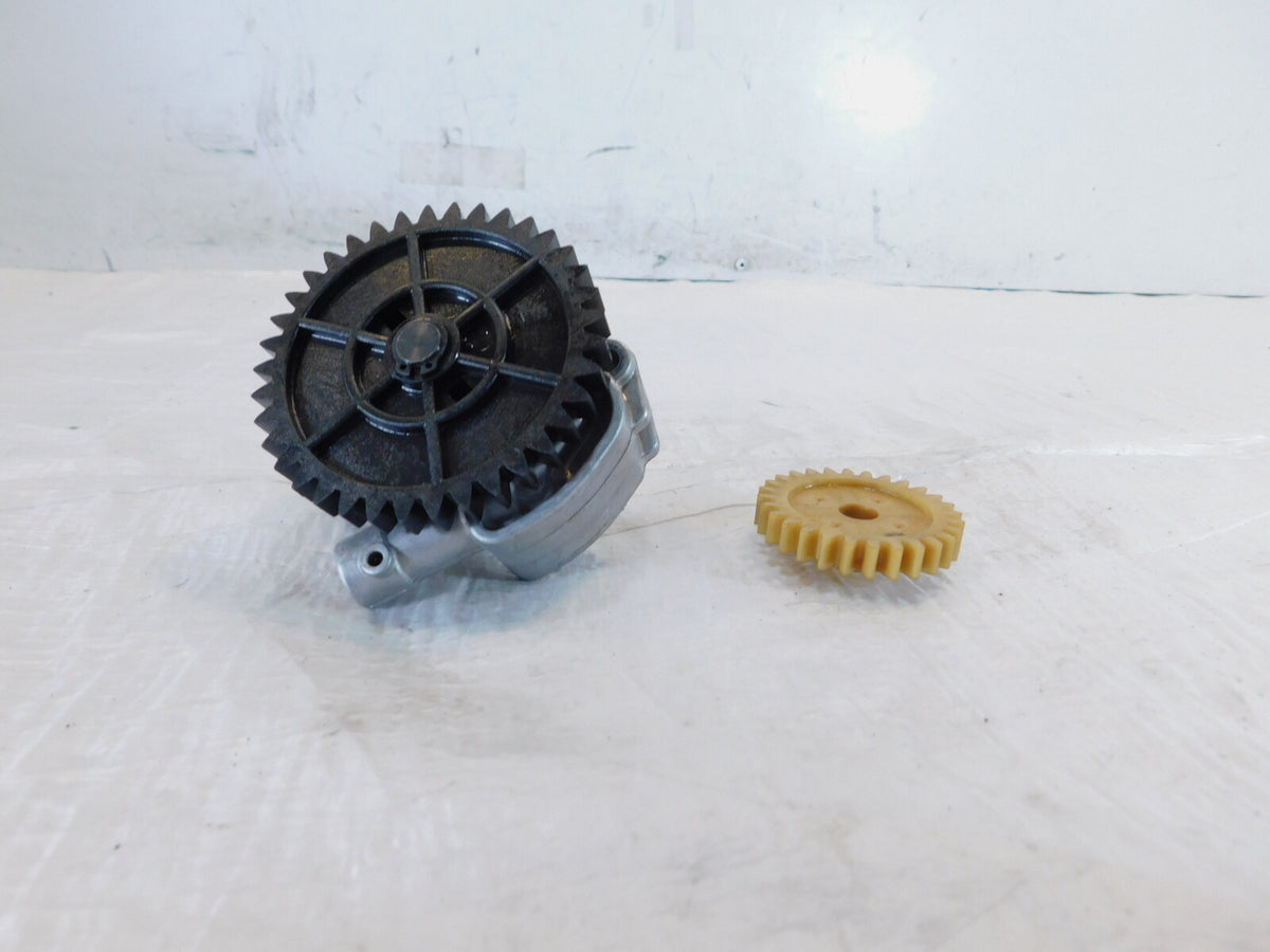 Aprilia RSV1000R RSVR Mille R & RSV 1000 Tuono Engine Motor Oil Pump & Sprocket