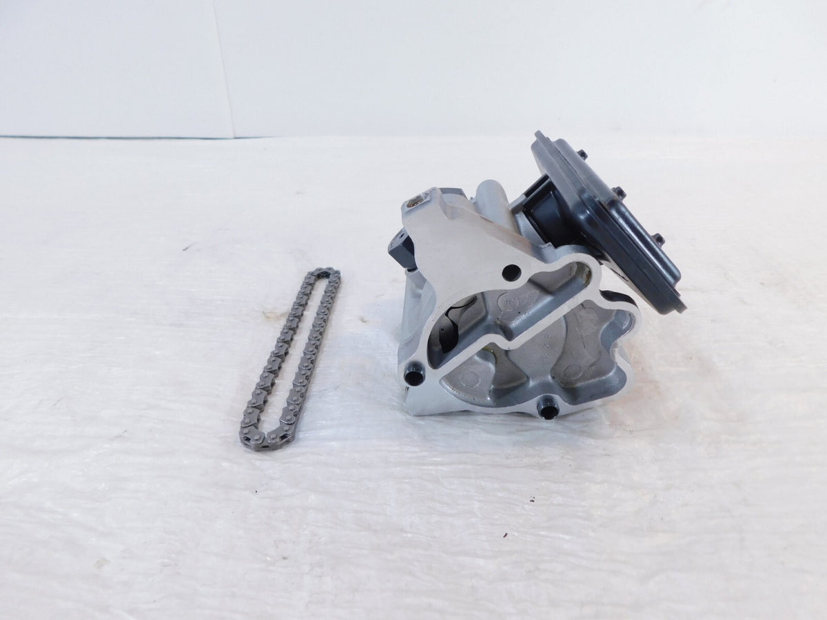 Victory Kingpin Vision Jackpot Vegas & Cross Roads Country Oil Pump  w/ Chain - C3 Cycle