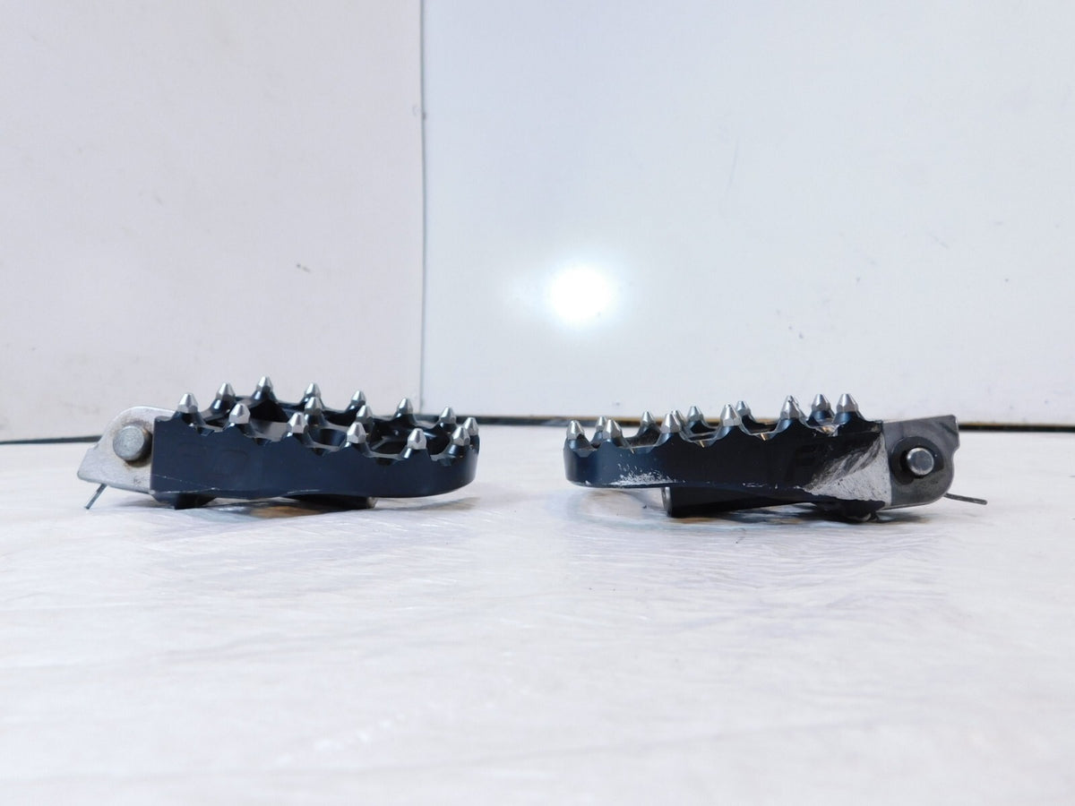Harley Davidson FXR Dyna Sportster & Softail Spiked Traction Footpegs Footrest - C3 Cycle