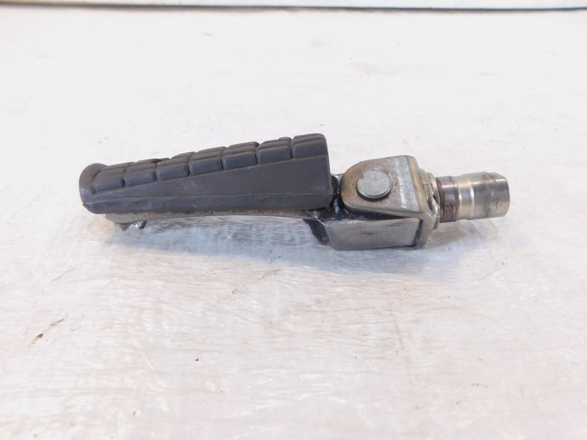 1989-1999 Yamaha FZR600R Front Right Footpeg Footrest & Mount Bracket Clevis - C3 Cycle
