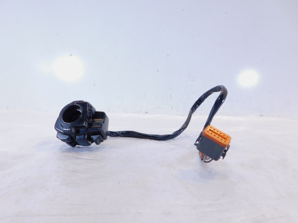 Harley Electra Glide Right Handlebar Engine Stop Start Kill Switches w/ Radio