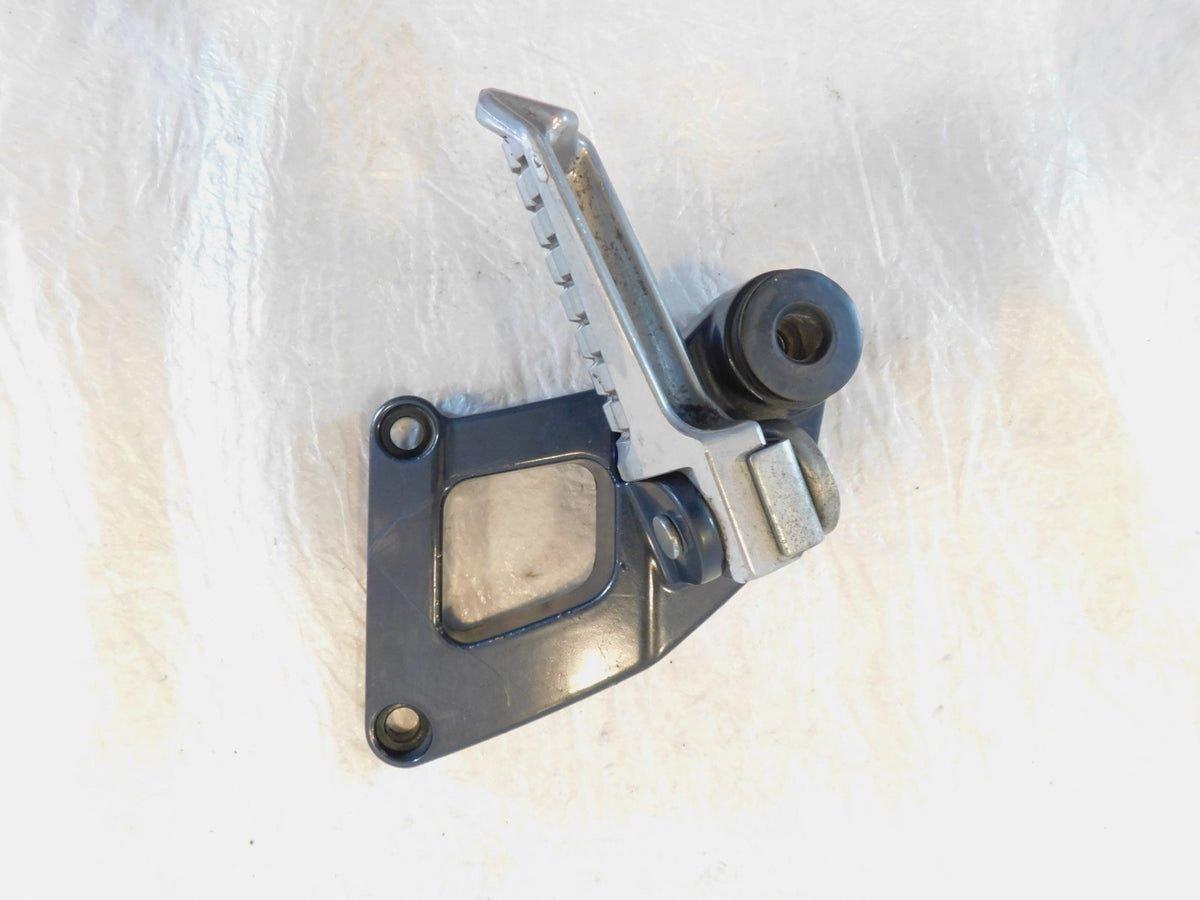 Kawasaki Ninja ZX600 ZX600-E ZZR600 Rear Left Passenger Footpeg & Mount Bracket - C3 Cycle
