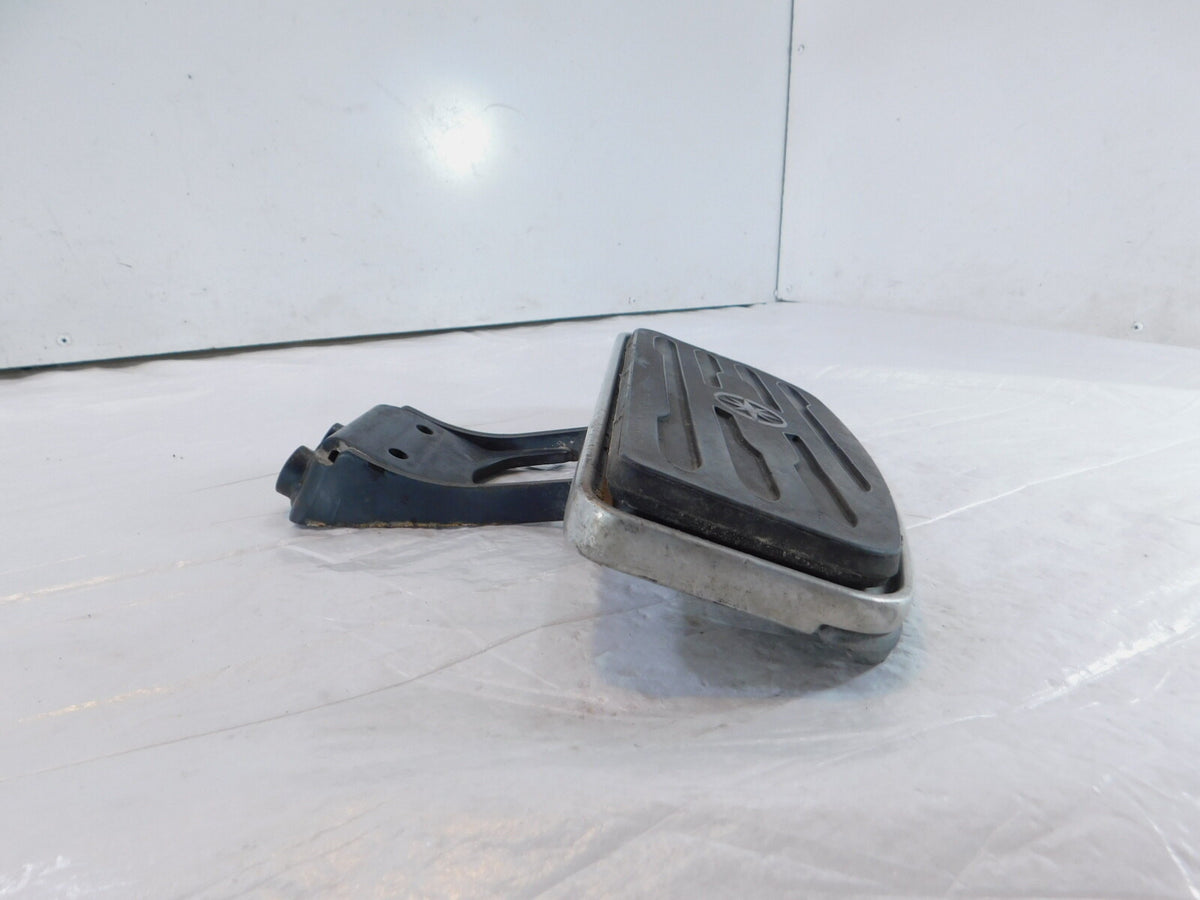 2001-2003 Yamaha XV1600 Road Star 1600 Front Right Foot Board Footrest & Mount - C3 Cycle