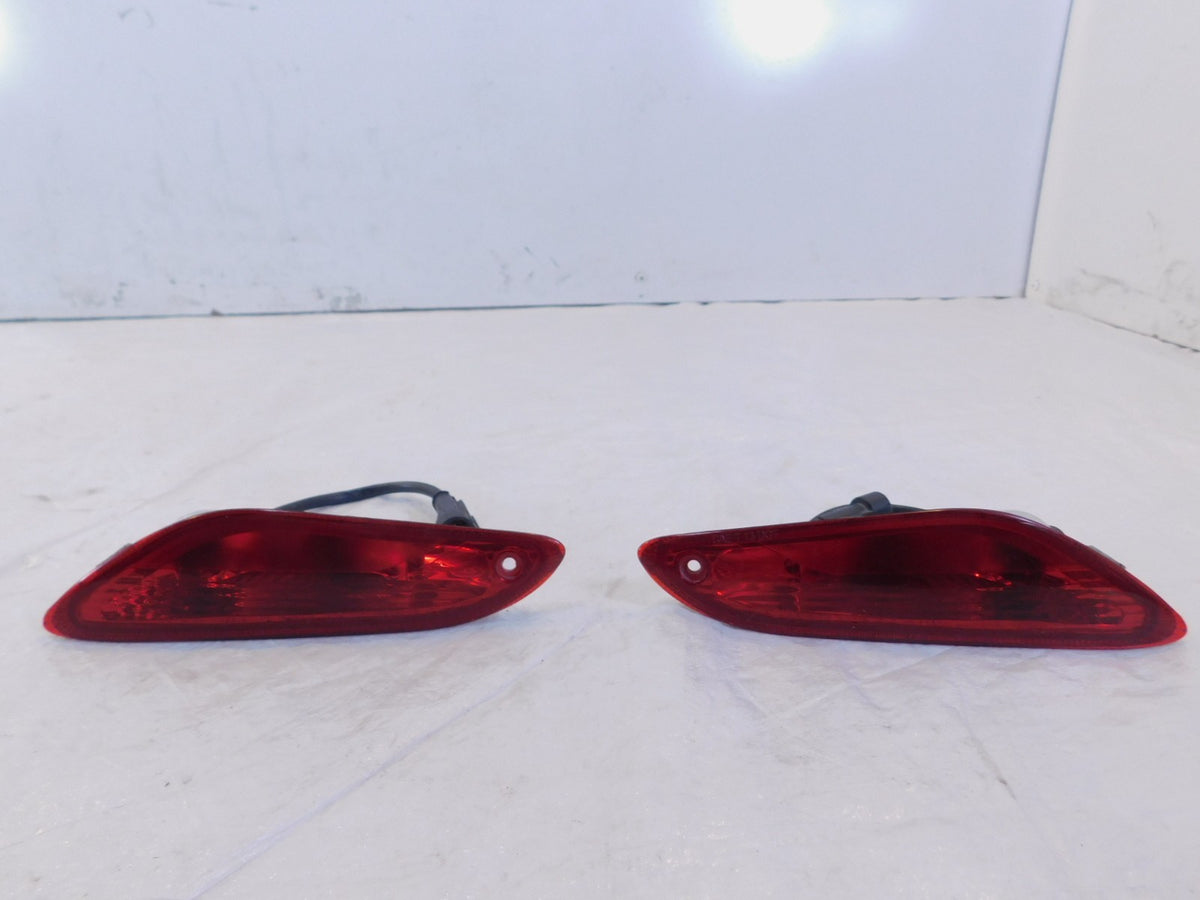 Vespa Primavera Sprint 50 125 150 Pair Rear Fender Auxiliary Side Light Lamps - C3 Cycle