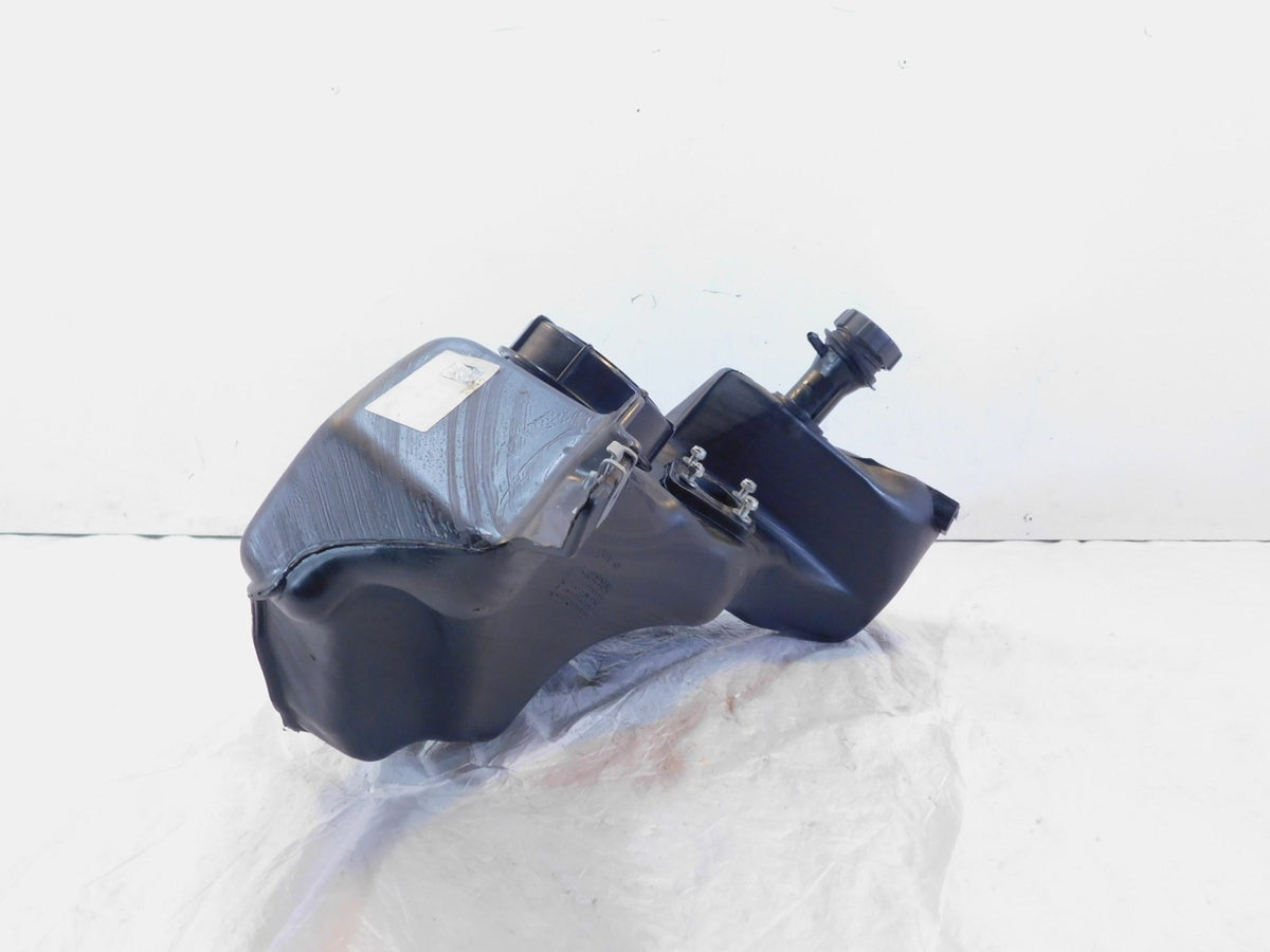 Piaggio Vespa Primavera Sprint 50 150 Fuel Petrol Gas Tank Reservoir 1B003095 - C3 Cycle