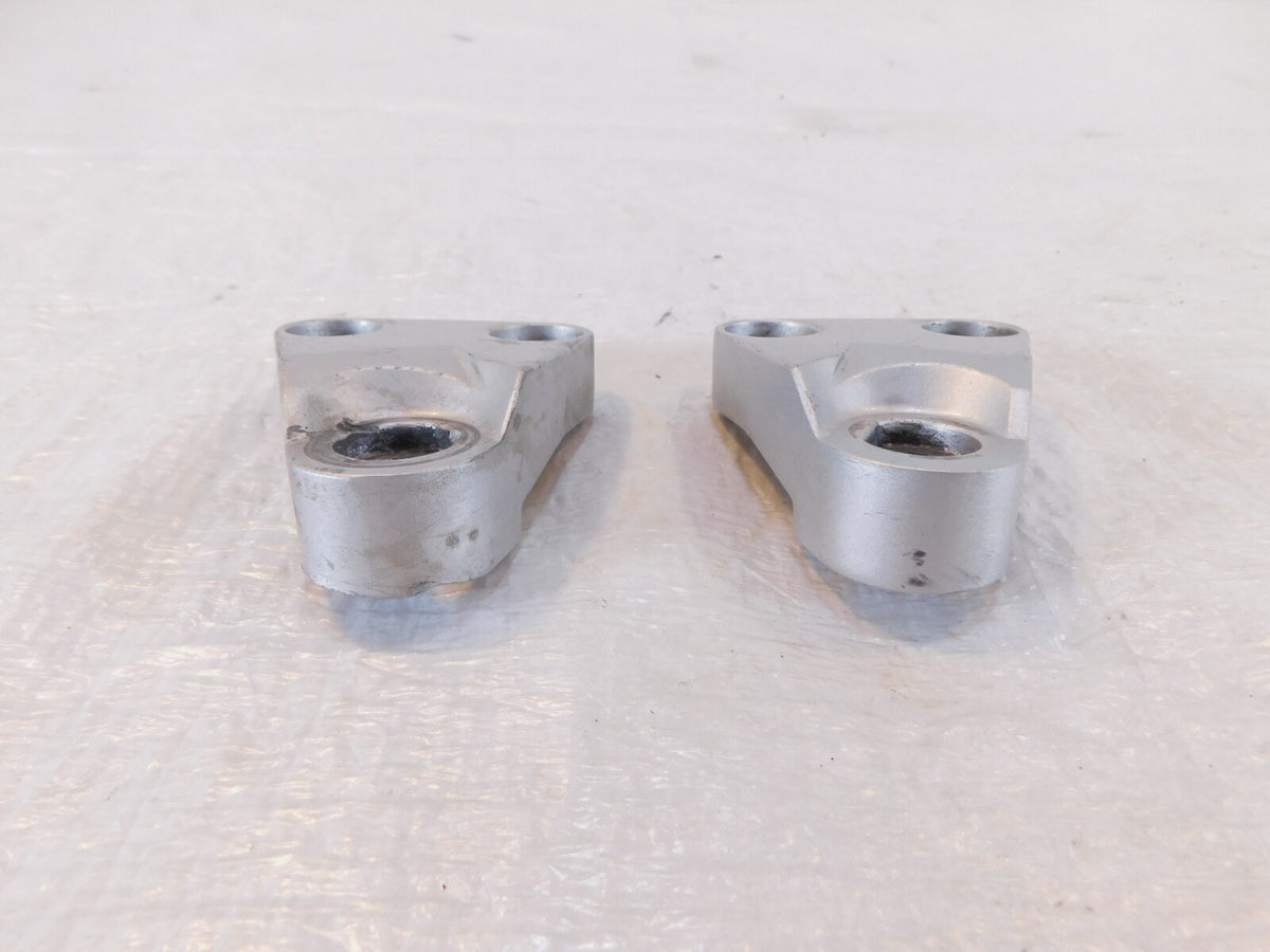 Yamaha FZR600R Front Left & Right Footrest Footpeg Foot Peg Bar Mount BRackets