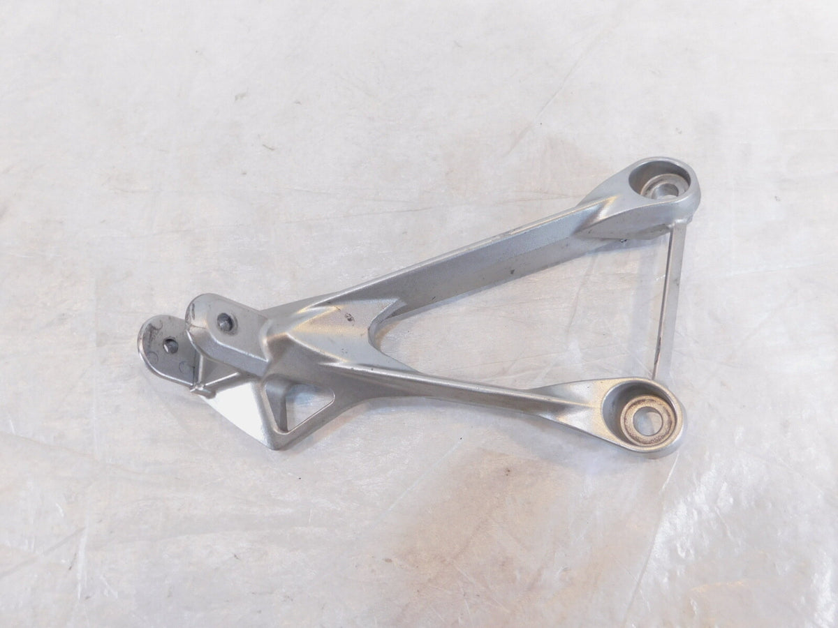 05-08 Kawasaki Ninja ZX6R ZX636 ZX6RR Left Rear Footrest Foot Peg Bracket Mount