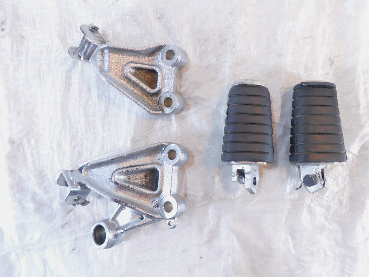 1985-95 Yamaha V-Max VMX 1200 VMX1200 Front Left/Right Mount Brackets & Footpegs - C3 Cycle