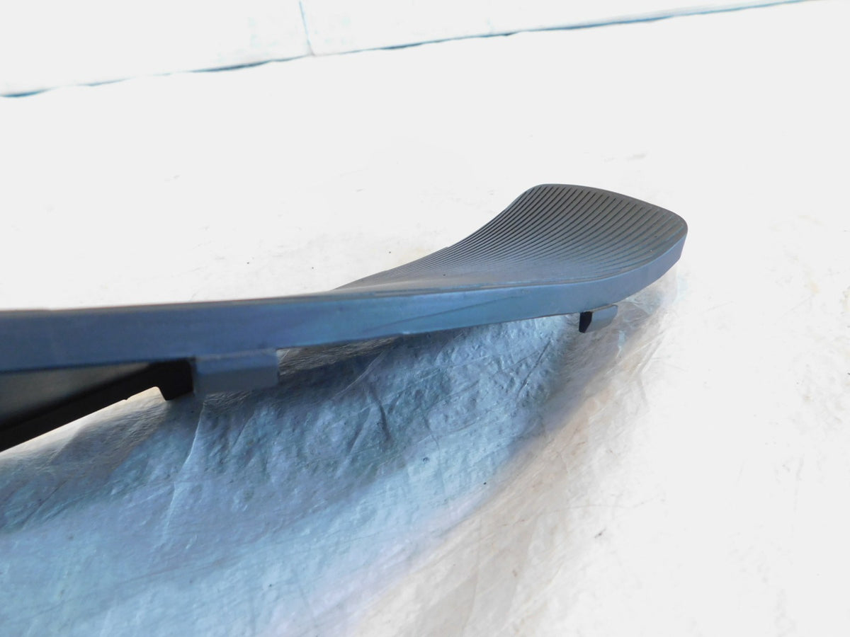 Piaggio Vespa LX LXV S 50 125 150 Rubber Lower Central Foot Mat 57345R - C3 Cycle