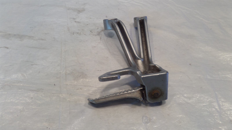 2003 2004 Suzuki GSXR1000 GSXR 1000 Left Rear Passenger Footpeg Footrest Bracket