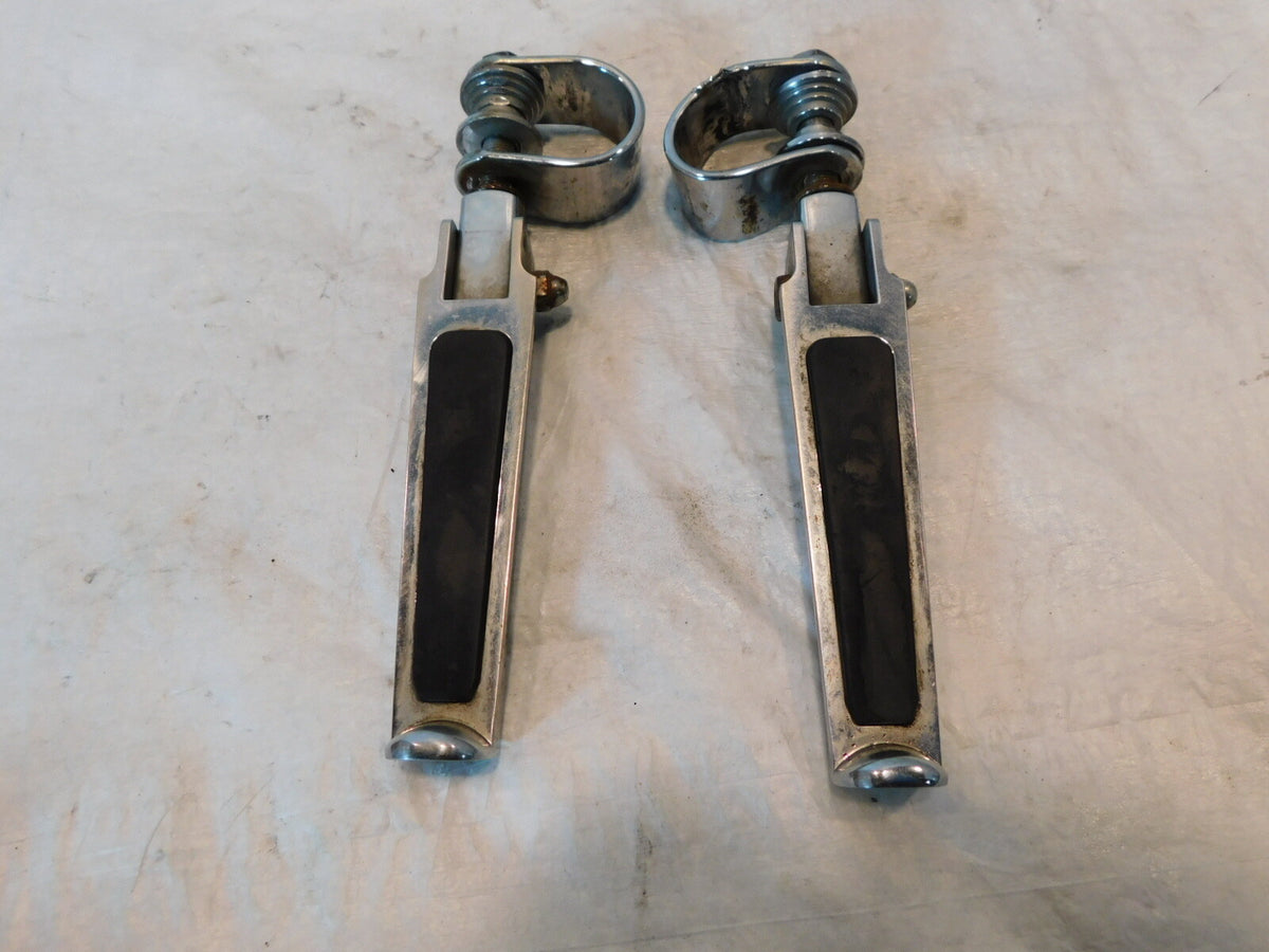 Harley Electra Glide Street Glide Road King Highway Footrest Pegs & Mount Clamps
