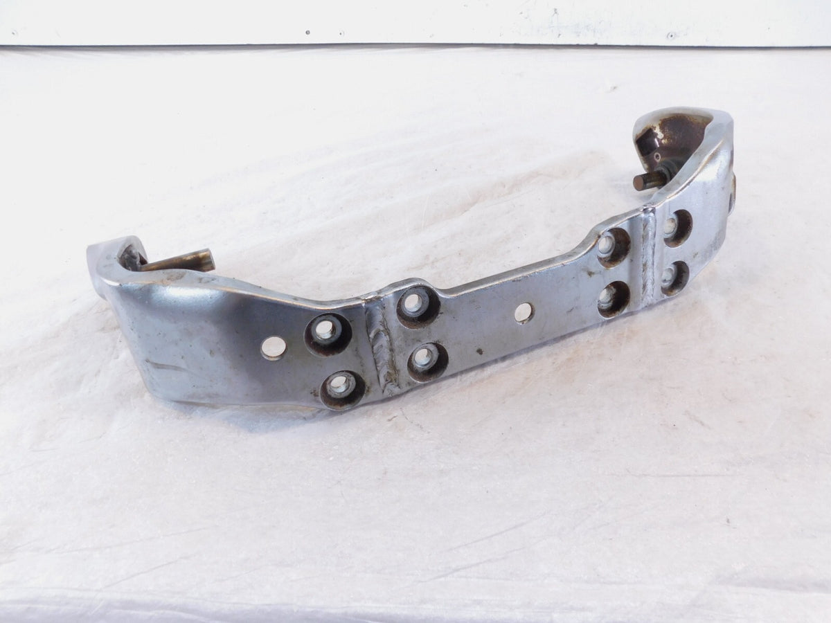Suzuki Intruder 1400 Boulevard S83 VS1400 Front Footrest Foot Peg Bracket Mount