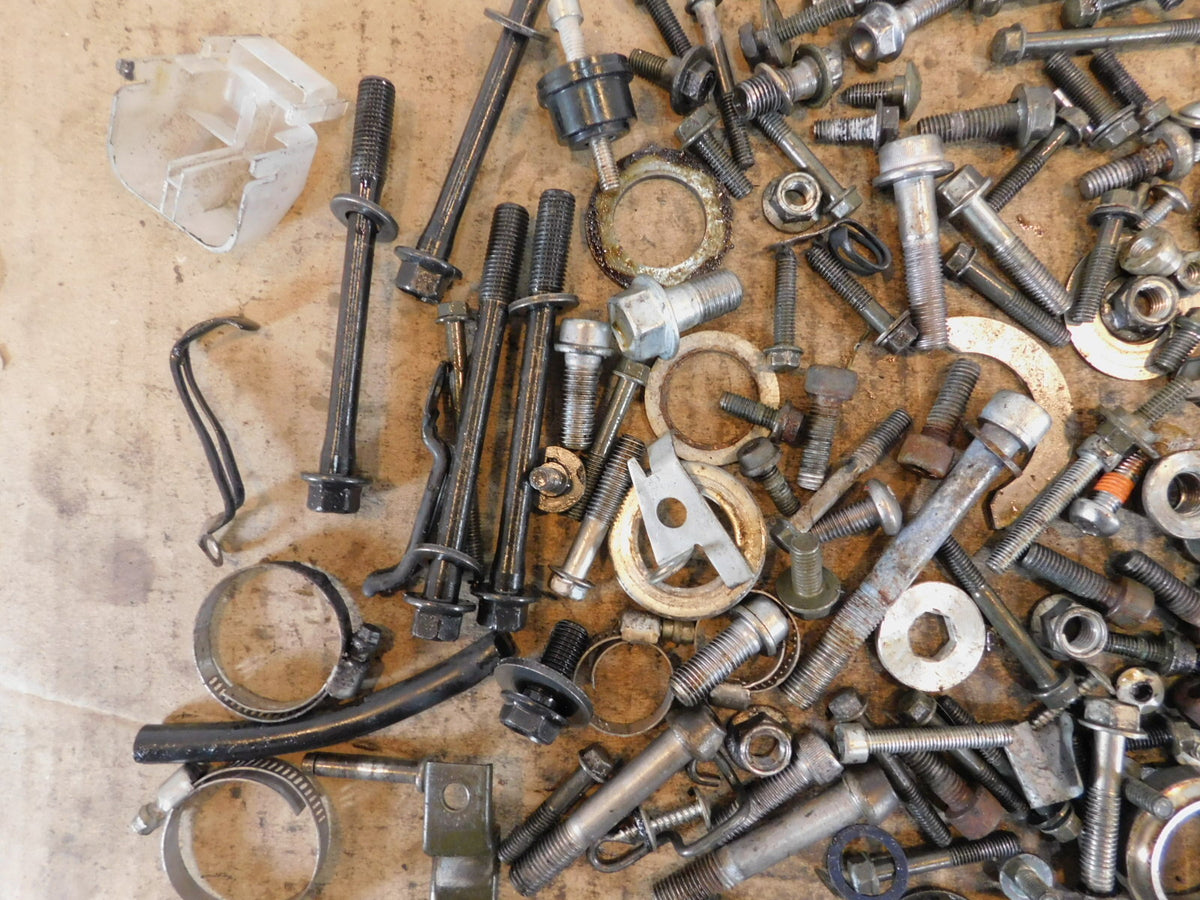 2004 04 Suzuki GSX-R750 Miscellaneous Misc Nuts Bolts & Brackets Parts Box Lot - C3 Cycle