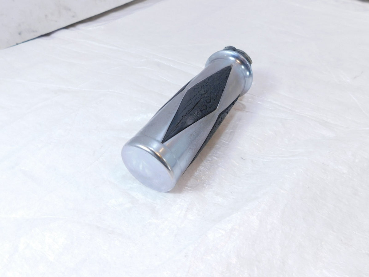 Harley Touring Dyna Sportster & Softail V-Factor Diamond Right Handlebar Grip - C3 Cycle