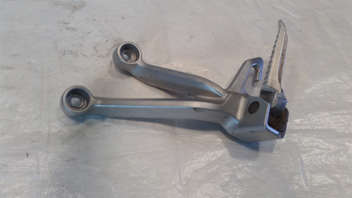 2003 2004 Suzuki GSXR1000 GSXR 1000 Left Rear Passenger Footpeg Footrest Bracket