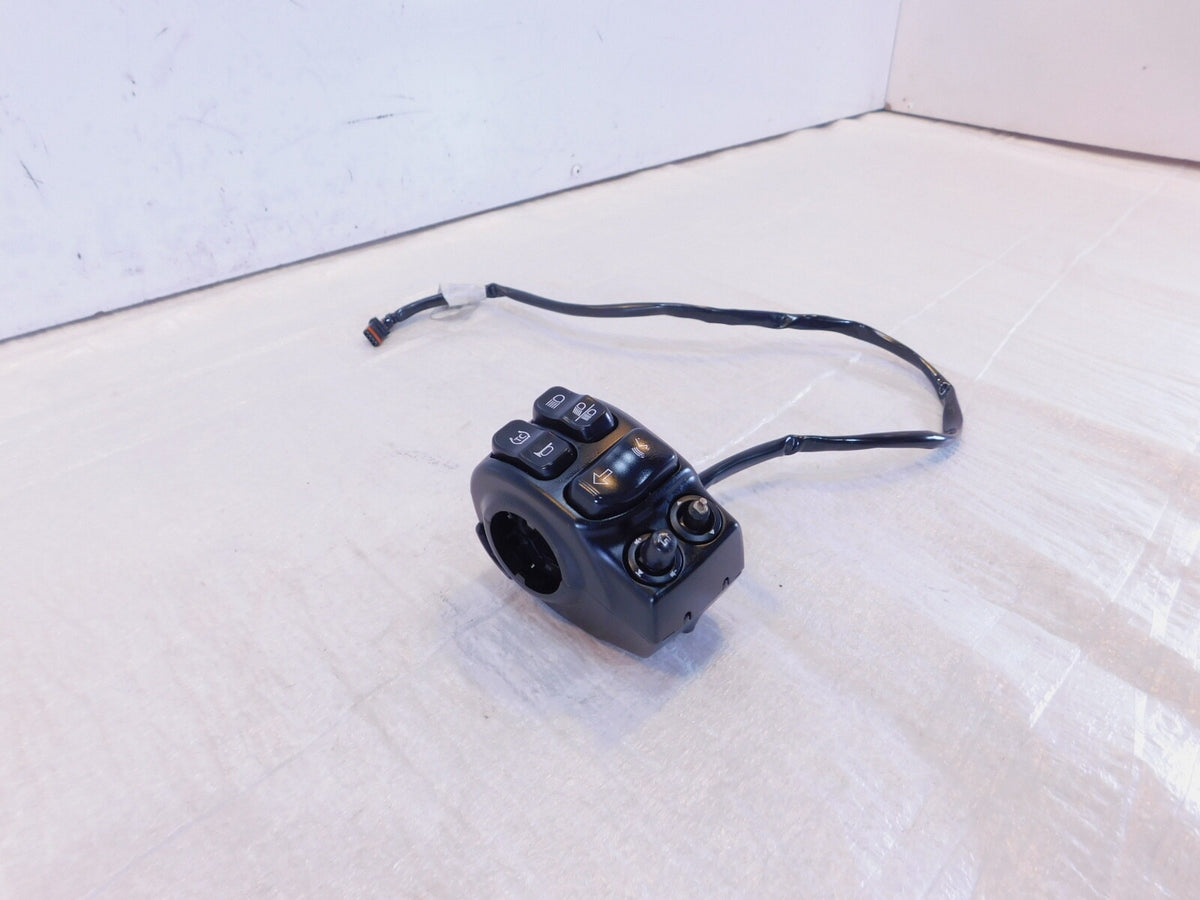 Harley Davidson M7 Street Glide Special Left Handlebar Horn Turn Signal Switches