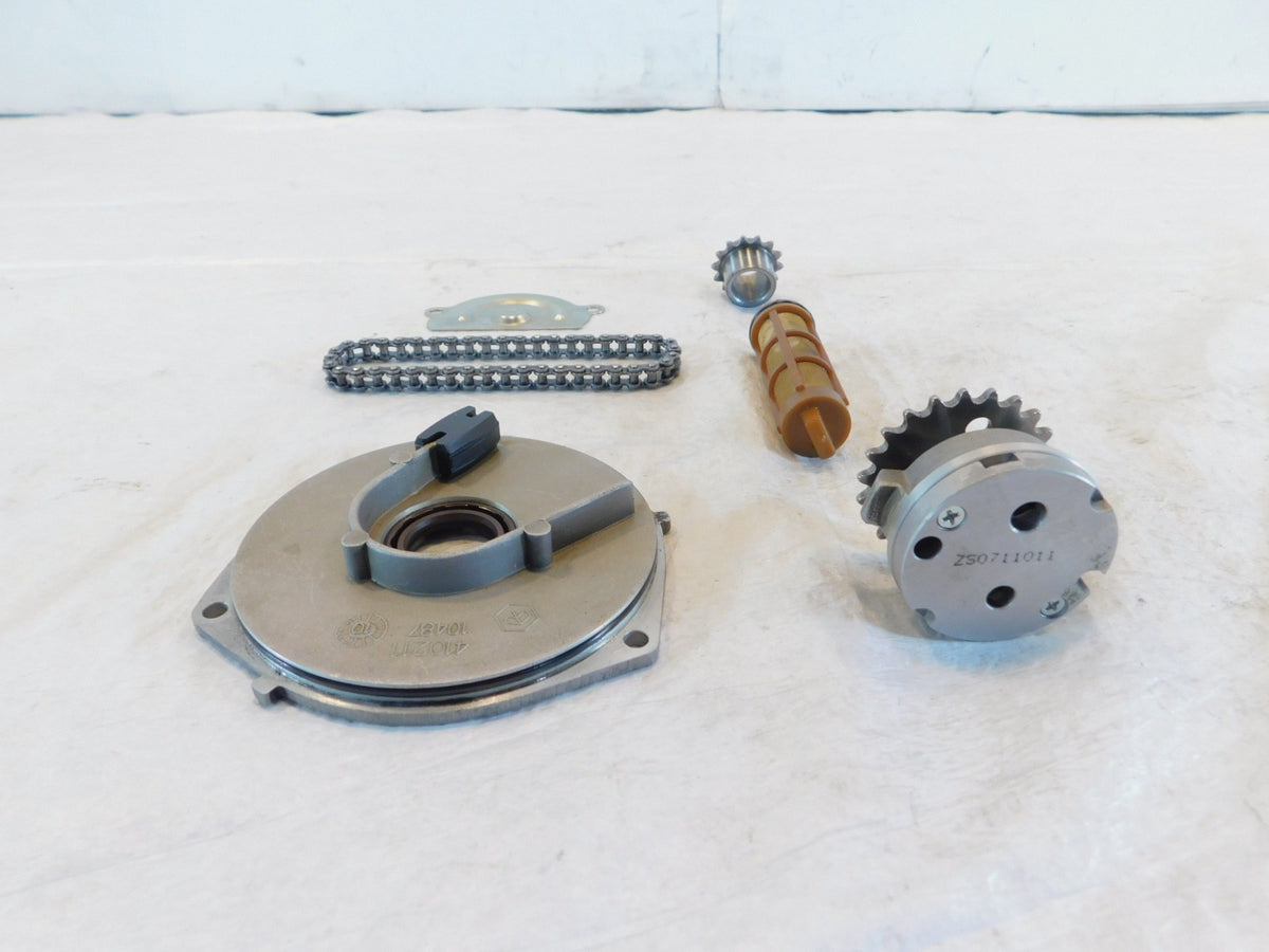 Piaggio Vespa Primavera & Sprint 50 S LX LXV Oil Pump Lot w/ Chain & Cover - C3 Cycle
