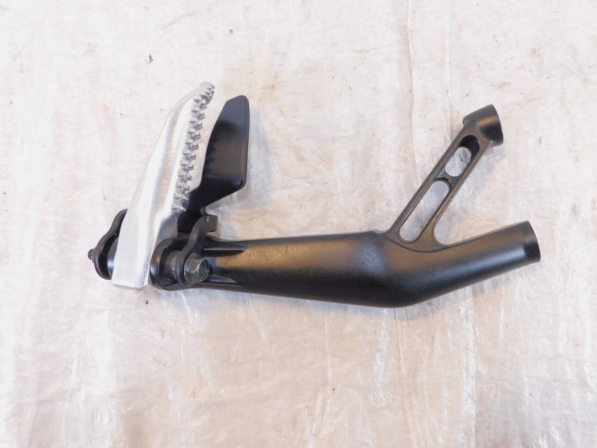 2022-24 Yamaha YZFR7 YZF-R7 R7 Rear Right Mount Bracket Stay & Foot Peg Footrest - C3 Cycle