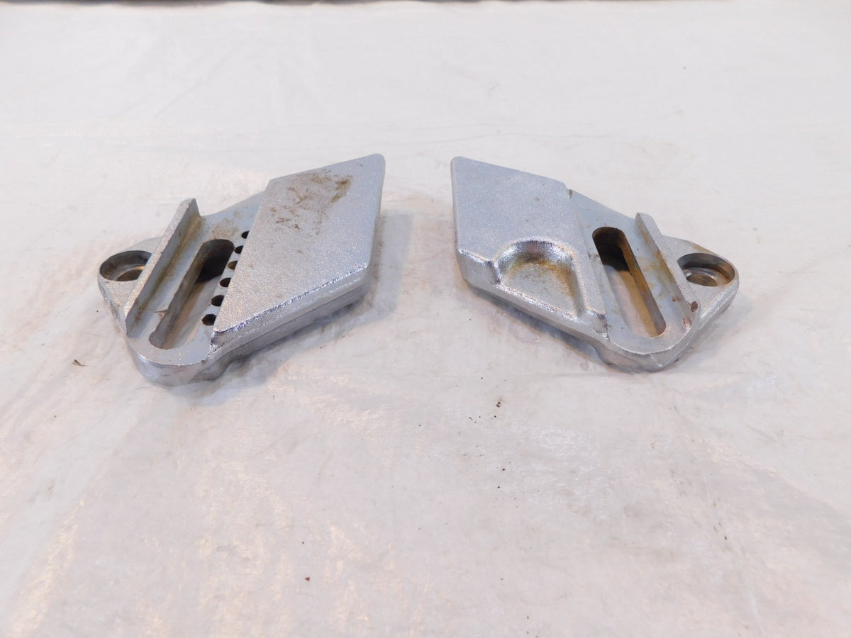Pair Yamaha XJ750 Maxim 750 Front Main Rider Driver Foot Peg Stay Bracket Mounts - C3 Cycle