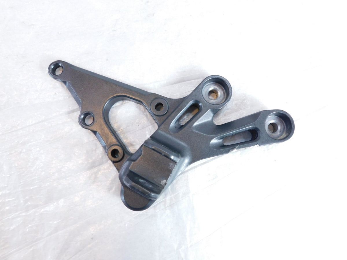 22-24 Yamaha YZFR7 YZF-R7 R7 Front Right Foot Peg Footrest Mount Stay Bracket