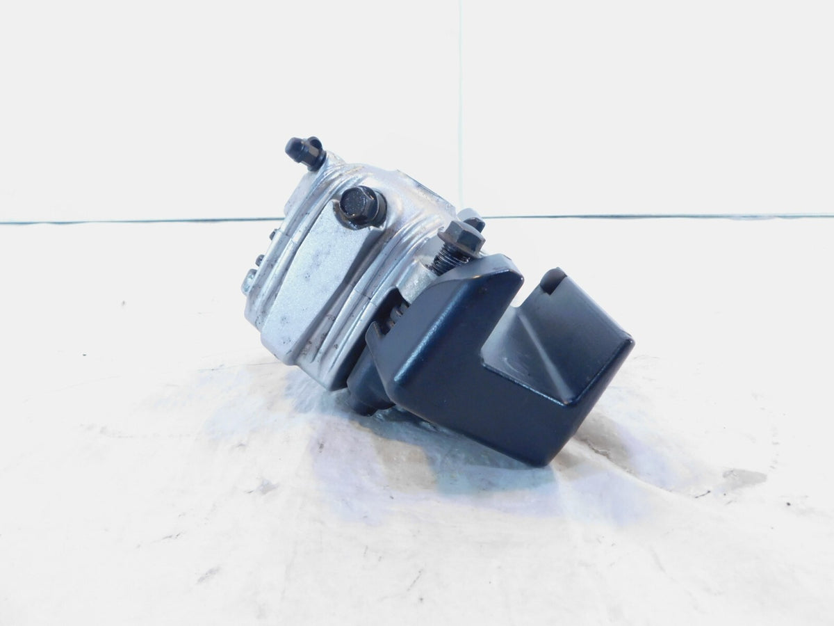 2004 04 Harley Davidson Sportster 883 1200 Rear Wheel Brake Disc Caliper Bracket