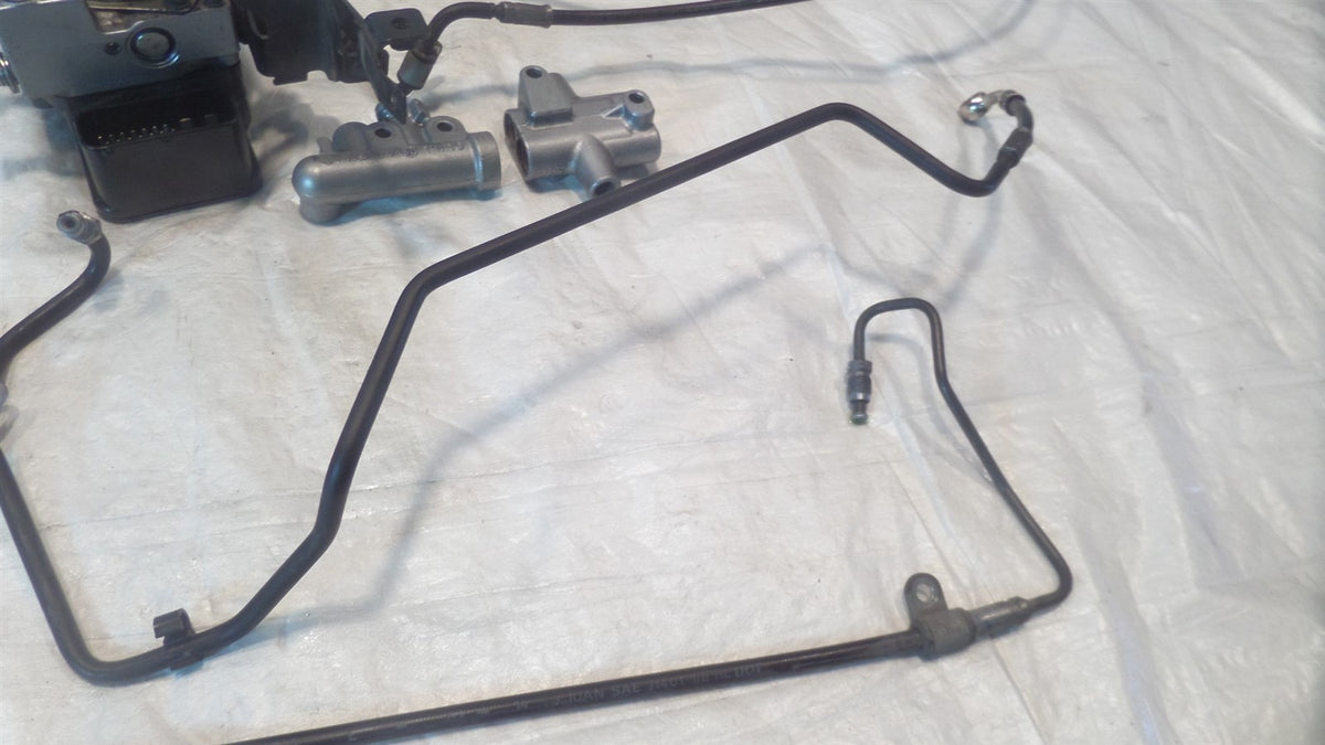 2013-2016 Triumph Trophy SE 1215 ABS Modulator Pump & Brake Pipe Line System - C3 Cycle