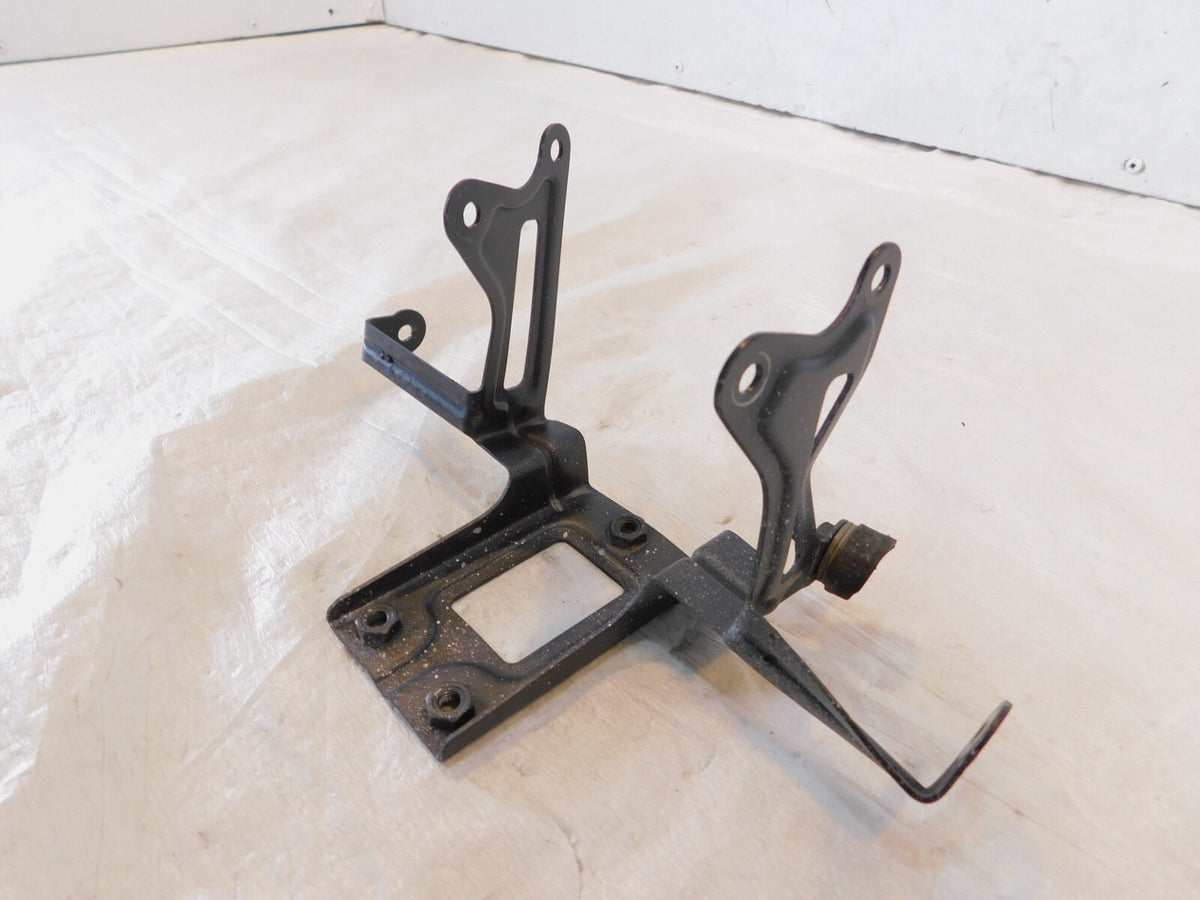 2006-2009 Aprilia Tuono 1000 RSV1000 Center Oil Water Cooler Bracket Mount Stay - C3 Cycle
