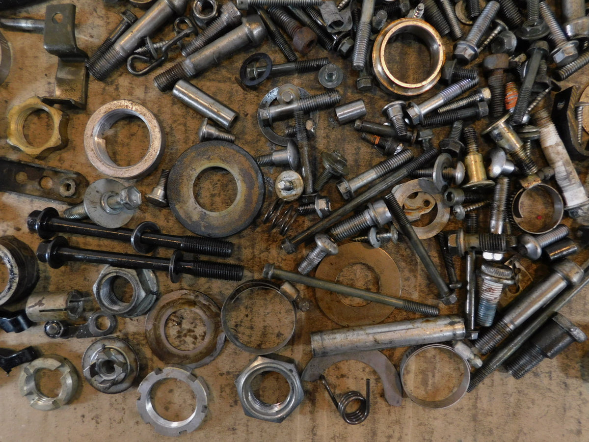 2004 04 Suzuki GSX-R750 Miscellaneous Misc Nuts Bolts & Brackets Parts Box Lot - C3 Cycle