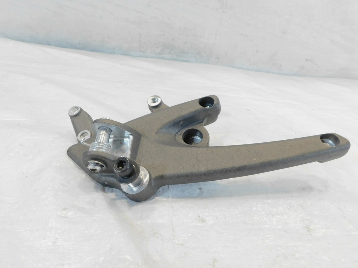 2008 08 Buell 1125 1125R Right Front Rider Peg Footpeg Footrest & Mount Bracket - C3 Cycle