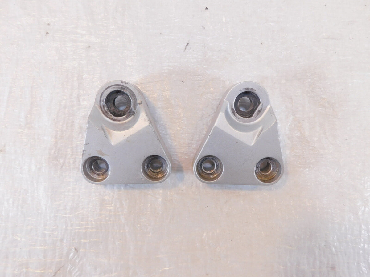 Yamaha FZR600R Front Left & Right Footrest Footpeg Foot Peg Bar Mount BRackets