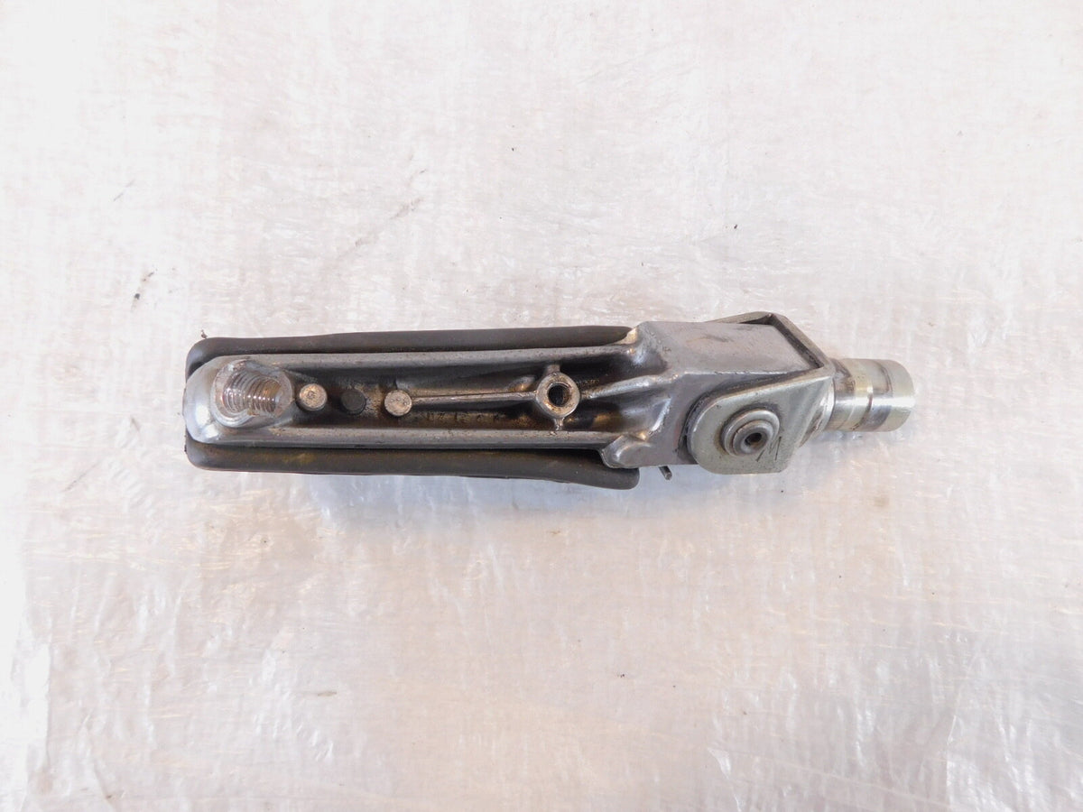 1989-1999 Yamaha FZR600R Front Right Footpeg Footrest & Mount Bracket Clevis - C3 Cycle