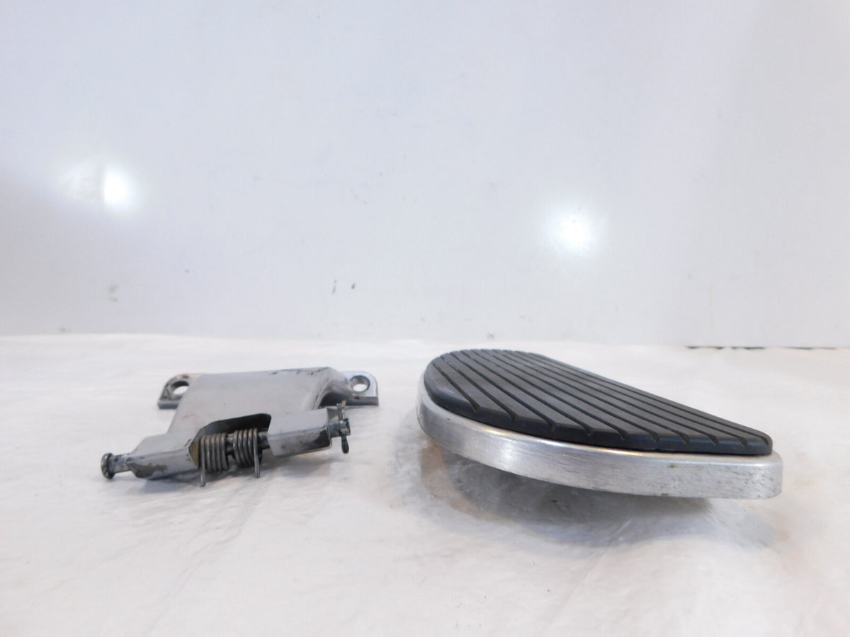 Victory V92 Classic & Touring Cruiser Right Footboard Floorboard & Mount Bracket - C3 Cycle