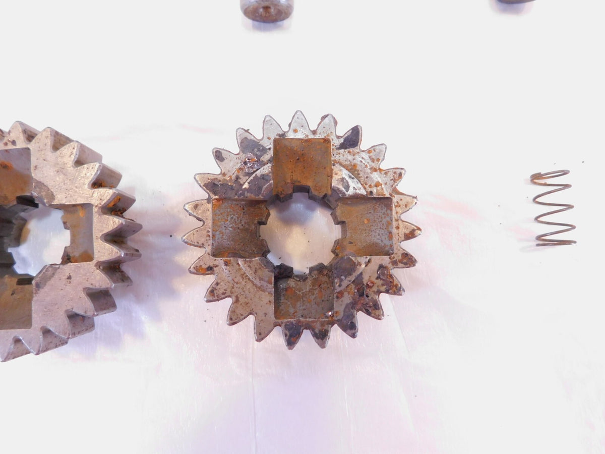 1984 Harley Davidson Sportster XLX Ironhead 1000 4 Speed Transmission -Rusty