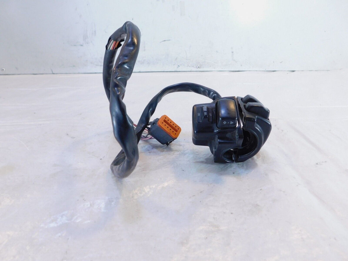 Harley Electra Glide Right Handlebar Engine Stop Start Kill Switches w/ Radio - C3 Cycle