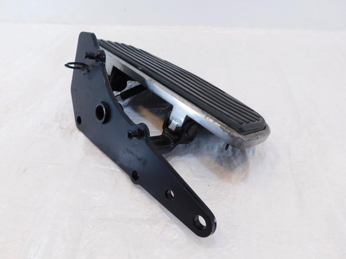 96-04 Kawasaki Vulcan 1500 Right Footrest Footboard Floorboard w/ Mount Bracket