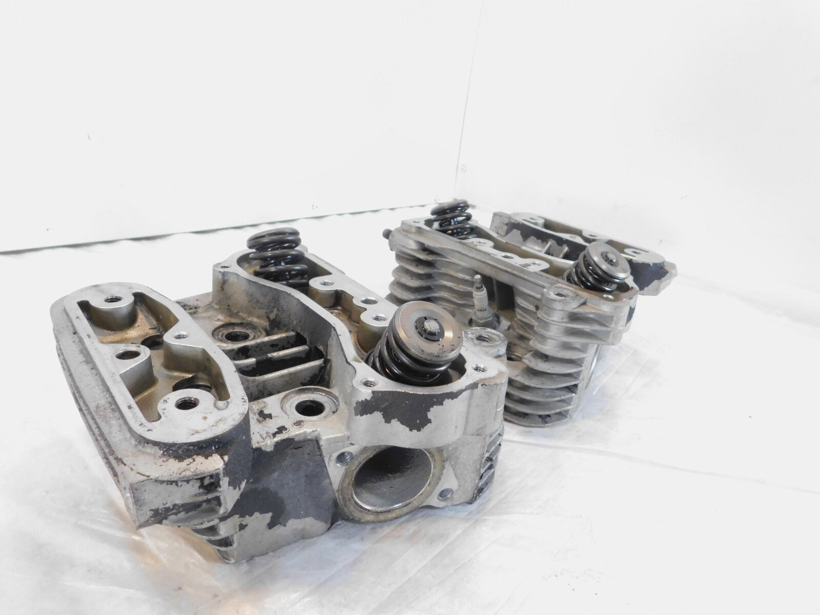 Harley Davidson Sportster 883 Cylinder Heads w/ Valves 16662