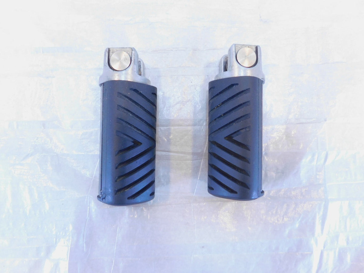 2000 00 Victory Standard V92 Cruiser Rear Passenger Peg Footrest Footpegs - C3 Cycle