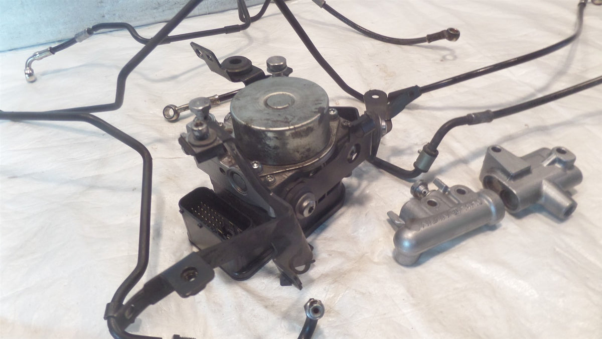 2013-2016 Triumph Trophy SE 1215 ABS Modulator Pump & Brake Pipe Line System - C3 Cycle